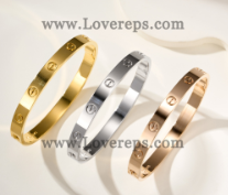 621428984 (New Clasp) Classic Love Bracelet