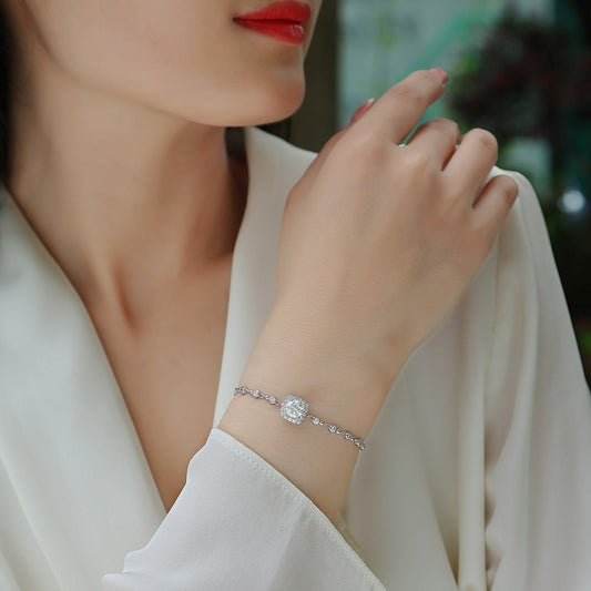 Fashionable and elegant new moissanite jewelry